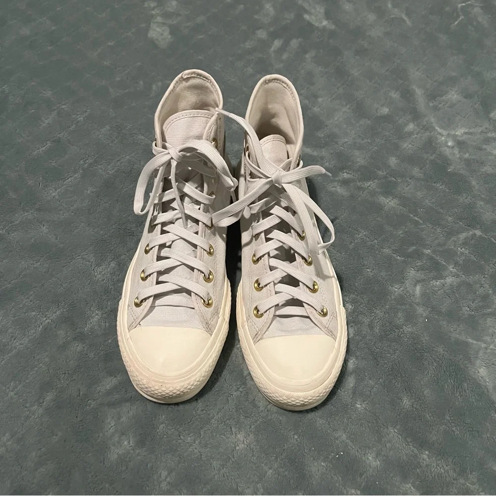 Converse stylish white